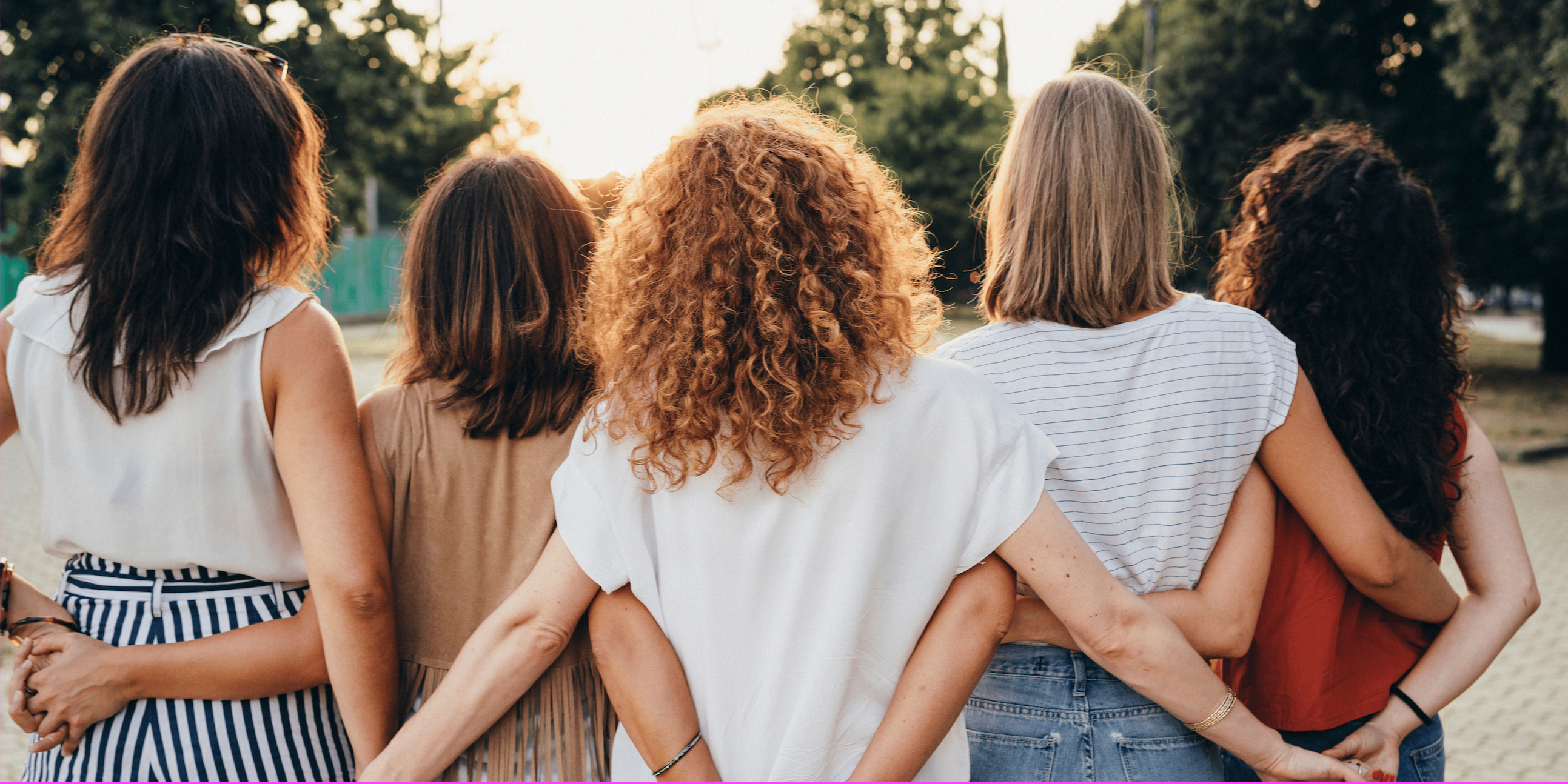 mujeres abrazadas